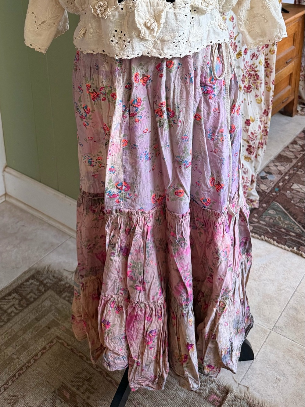 Magnolia Pearl floral skirt preowned excellent condition!